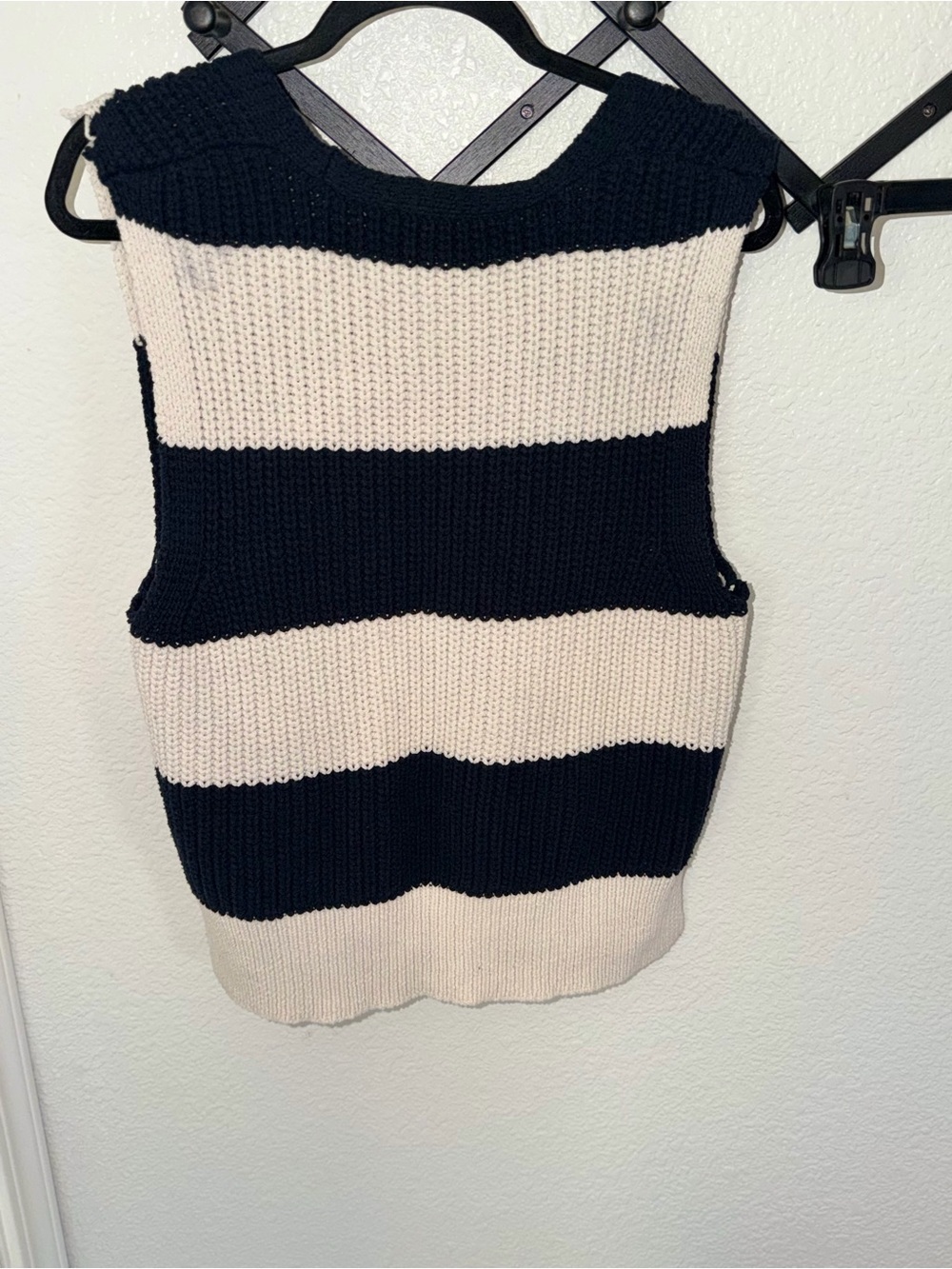 ZARA Striped Knit Sweater Vest Navy Cream Sleeveless V Neck Women’s Medium - Picture 5 of 5